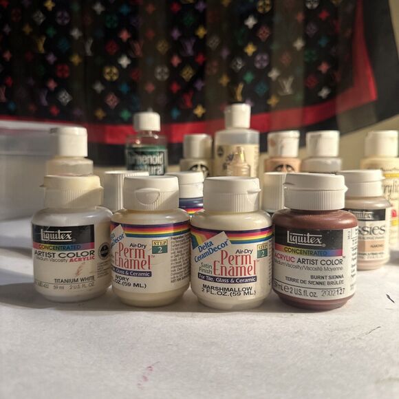 Lot of art and crafts including perm enamel, liquitex,folk art, glosses and more - Picture 12 of 12